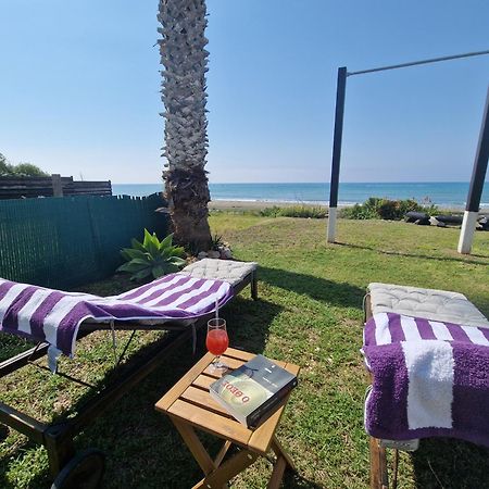 Ammos Beachfront Villa Paradise ラルナカ エクステリア 写真