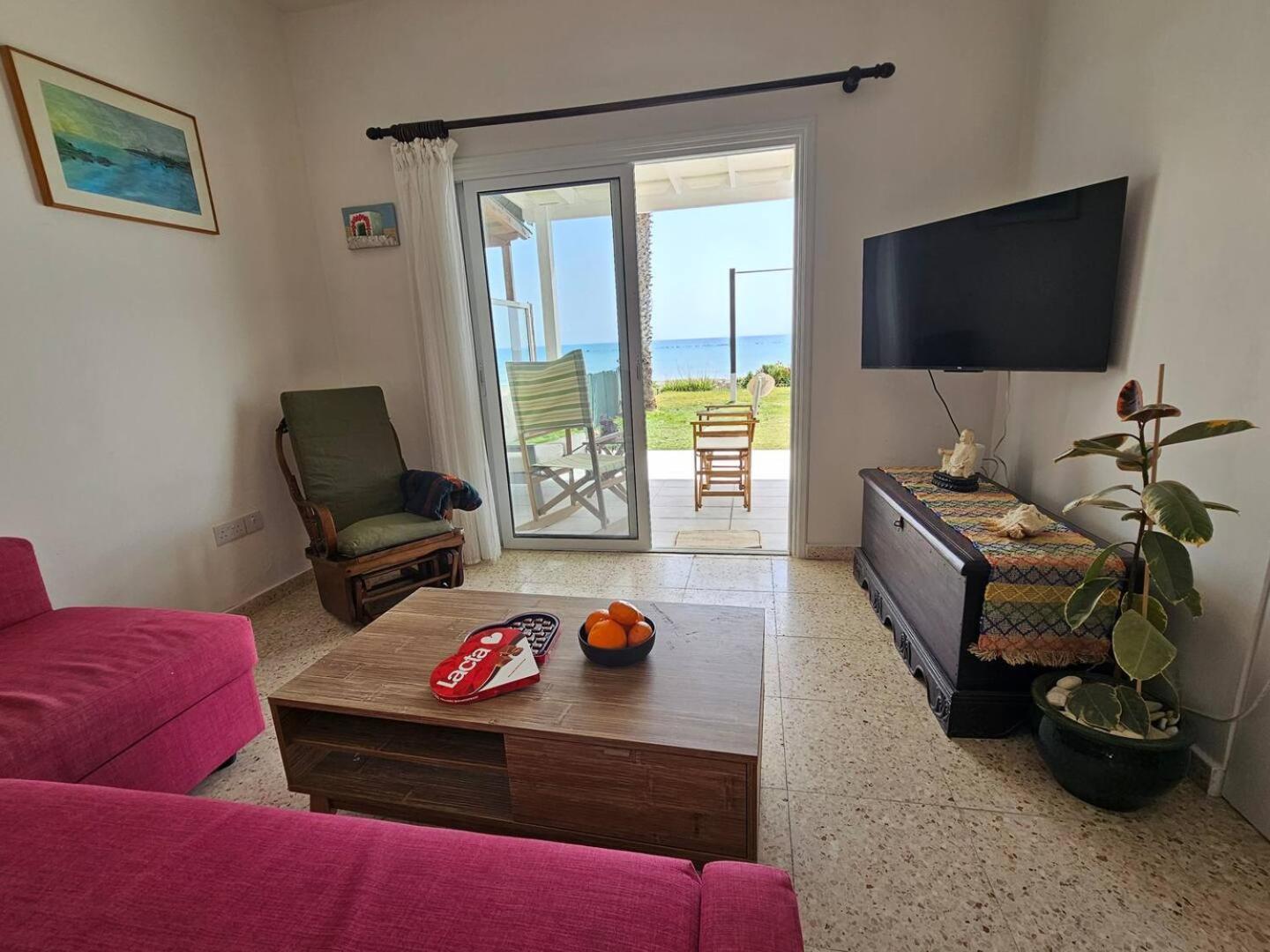 Ammos Beachfront Villa Paradise ラルナカ エクステリア 写真