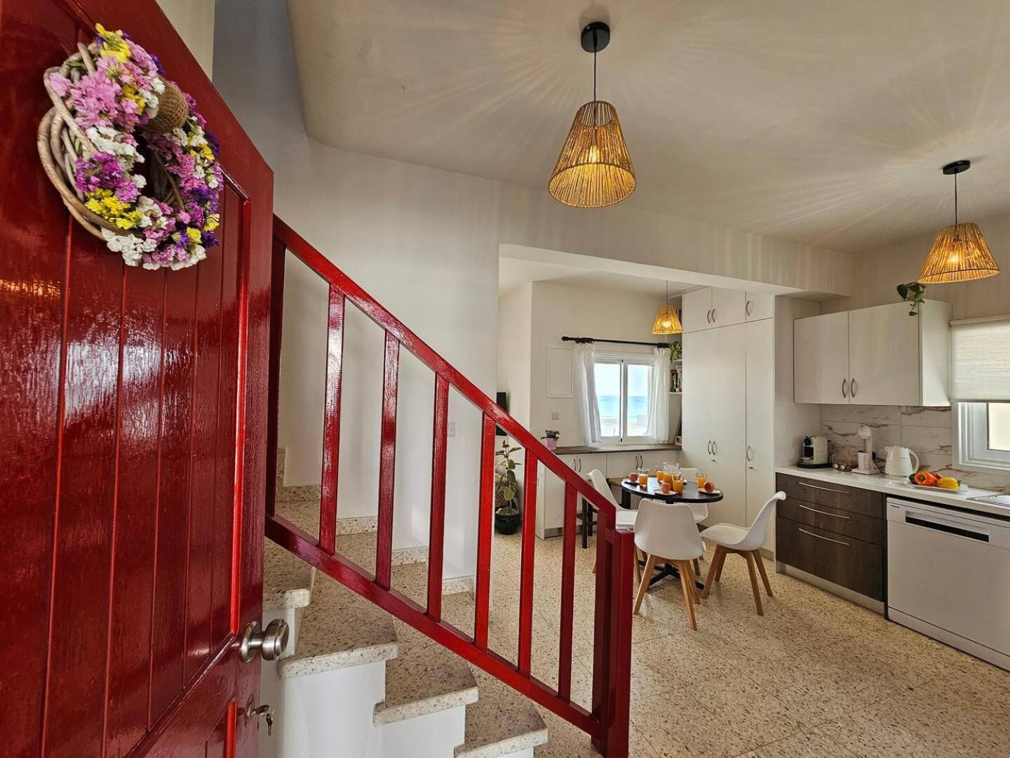Ammos Beachfront Villa Paradise ラルナカ エクステリア 写真