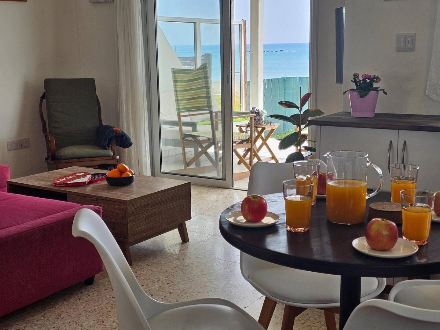 Ammos Beachfront Villa Paradise ラルナカ エクステリア 写真