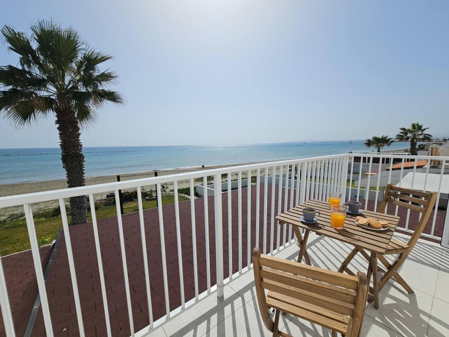 Ammos Beachfront Villa Paradise ラルナカ エクステリア 写真